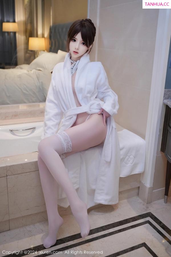   [XiuRen]高清写真图 2024.03.01 No.8162 梦灵儿Mini 丝袜美腿第3张图片